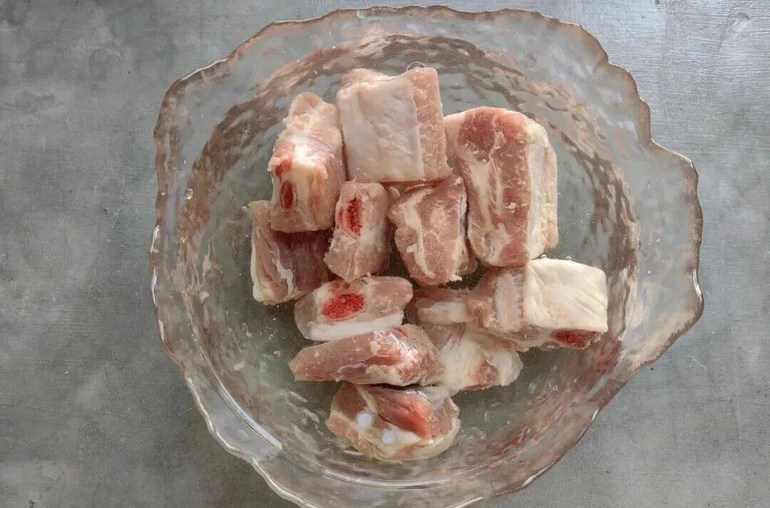 提前收藏！年夜飯巨好吃的排骨做法，酸酸甜甜超級(jí)香！