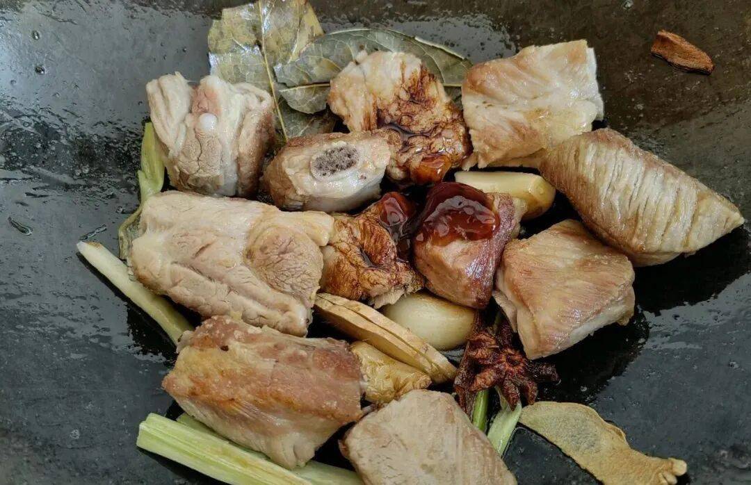 提前收藏！年夜飯巨好吃的排骨做法，酸酸甜甜超級(jí)香！