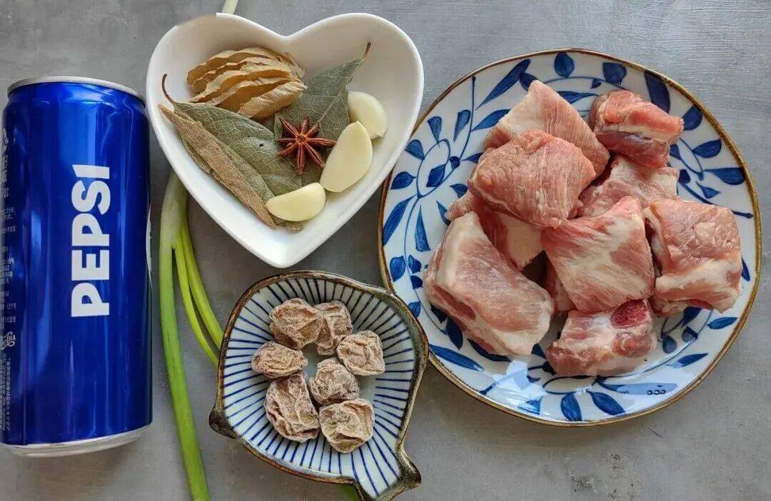 提前收藏！年夜飯巨好吃的排骨做法，酸酸甜甜超級(jí)香！