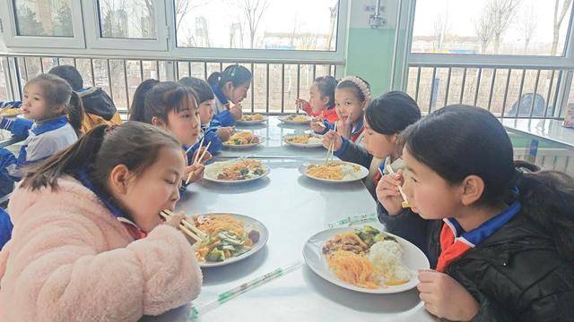 寧夏優(yōu)化基礎(chǔ)教育布局縮小城鄉(xiāng)教育差距