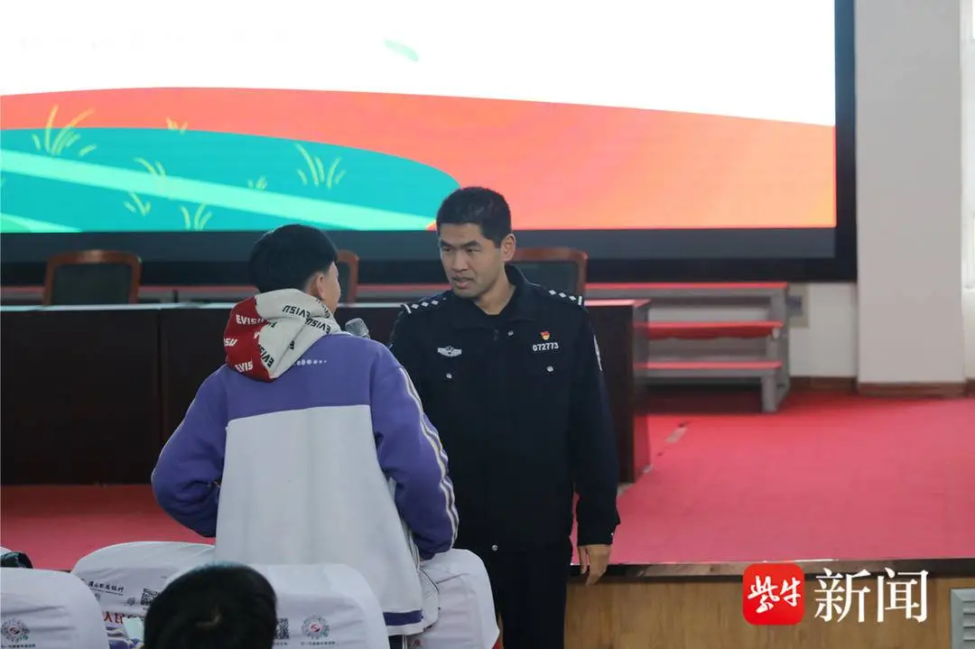 連云港警方進(jìn)入轄區(qū)多所中學(xué)開展“校園反欺凌”專題系列講座