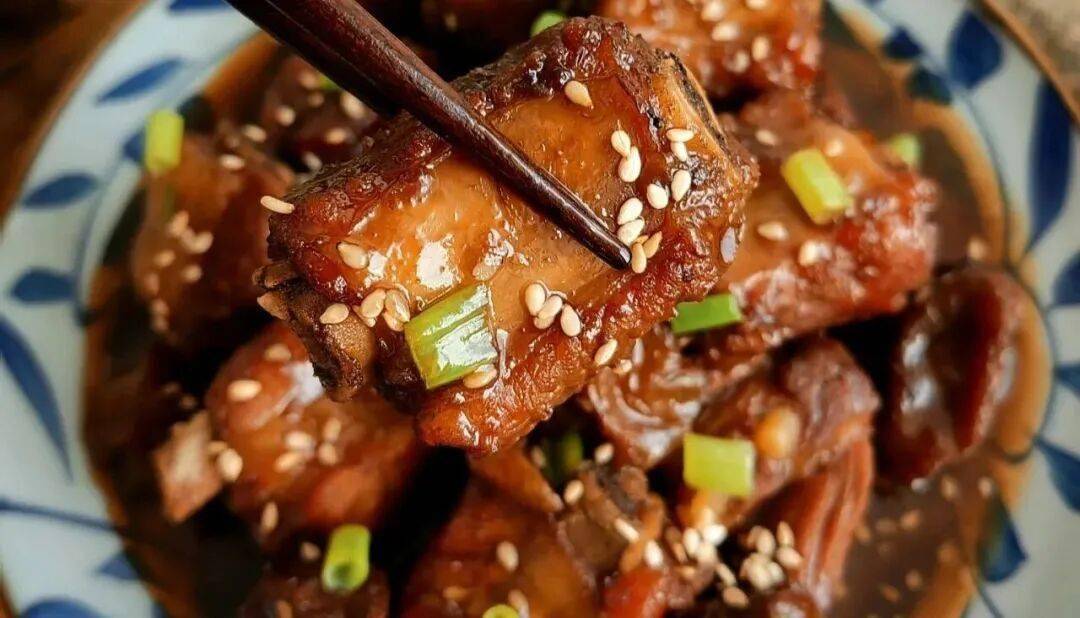 提前收藏！年夜飯巨好吃的排骨做法，酸酸甜甜超級(jí)香！