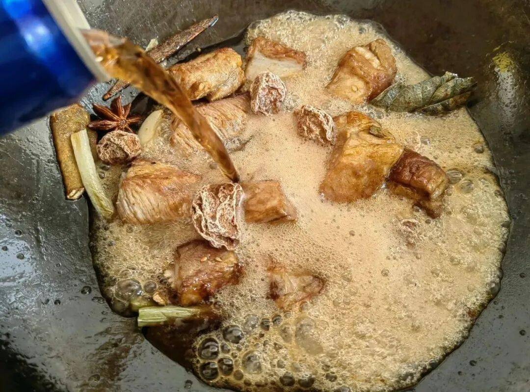 提前收藏！年夜飯巨好吃的排骨做法，酸酸甜甜超級(jí)香！