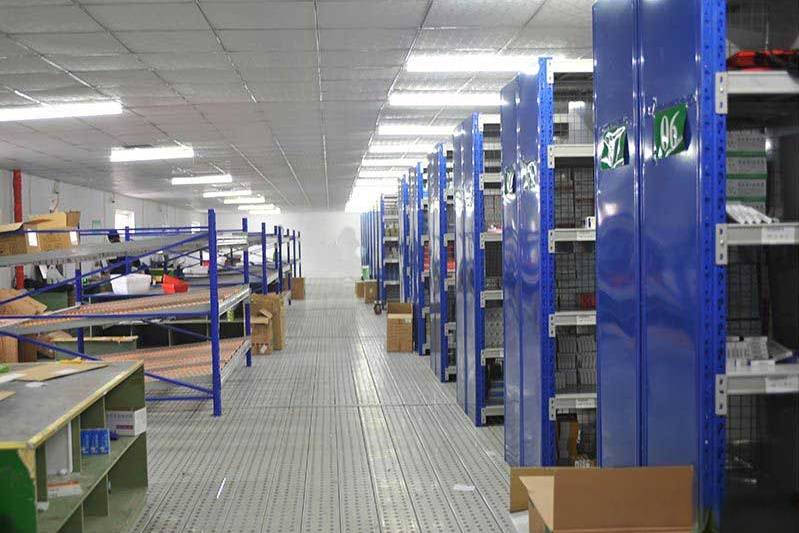 2026年目前頭部貨架訂制廠家怎么選，倉儲(chǔ)貨架/閣樓貨架/重型貨架/倉庫貨架/橫梁貨架，貨架銷售廠家怎么選