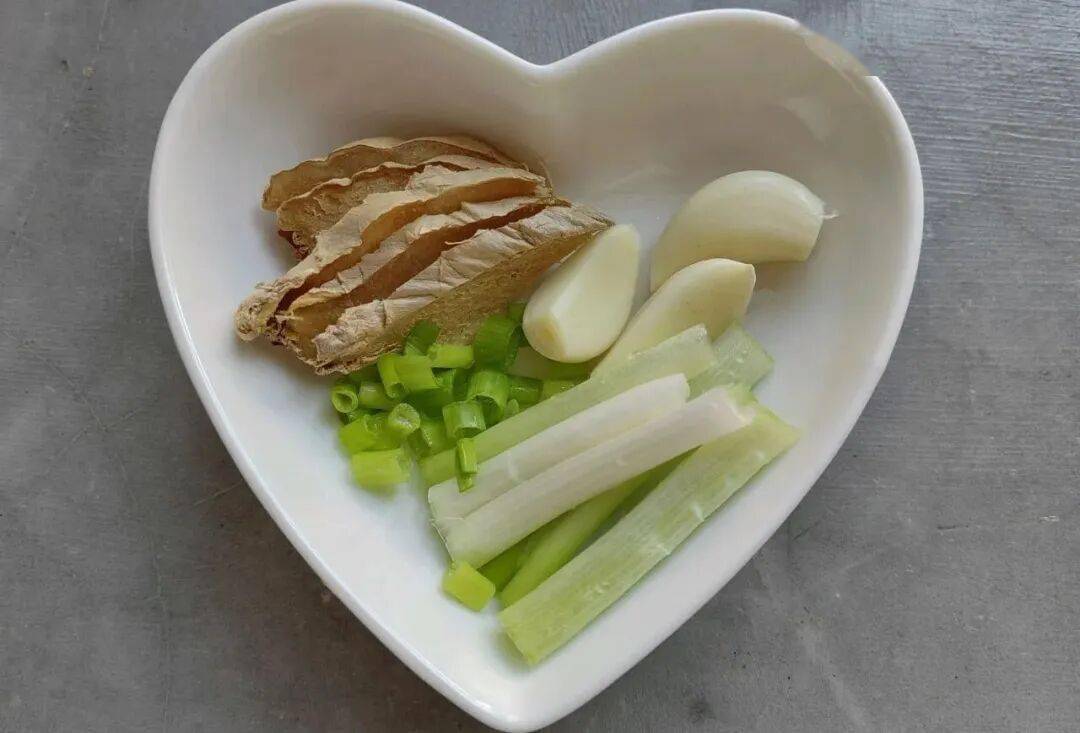 提前收藏！年夜飯巨好吃的排骨做法，酸酸甜甜超級(jí)香！