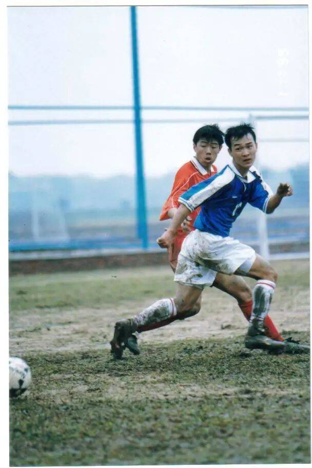 【頭條】五哥的足球故事《25》——中國職業(yè)球員全部都是大學(xué)生，中國足球沒文化？