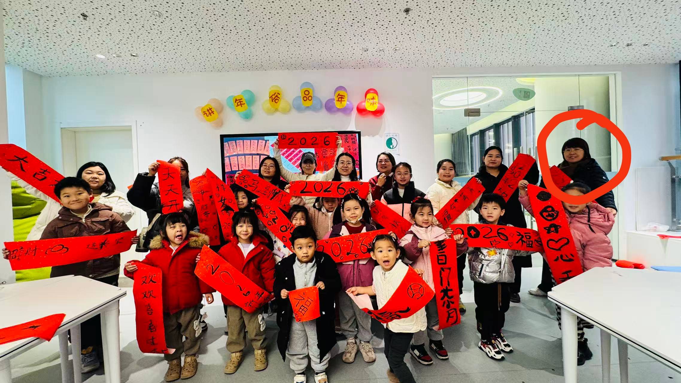 原創(chuàng)新城區(qū)圖書館“講年俗 品年味”引領(lǐng)親子家庭沉浸式體驗(yàn)中國年