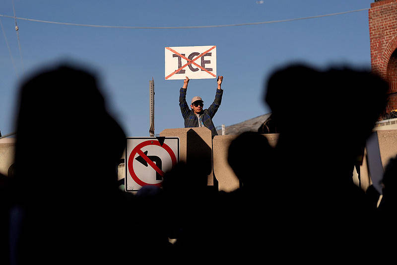 抗議暴力移民執(zhí)法，全美至少300城參加