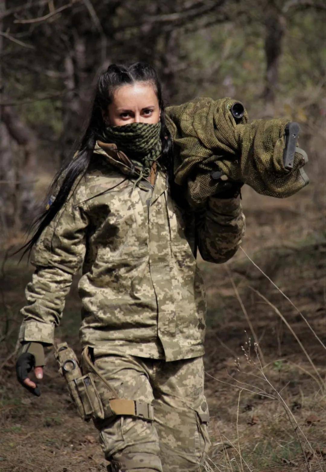 原創(chuàng)不是女權(quán)敘事，是生存邏輯：烏克蘭女性全面走向戰(zhàn)爭機(jī)器核心