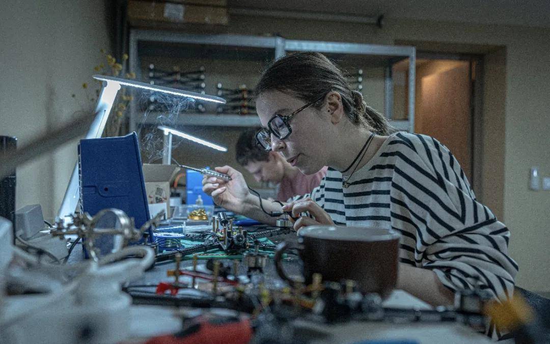 原創(chuàng)不是女權(quán)敘事，是生存邏輯：烏克蘭女性全面走向戰(zhàn)爭機(jī)器核心