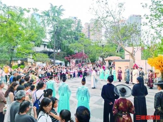 進入景區(qū)、商場，與動漫等融合，劇本殺成“行走的游戲”