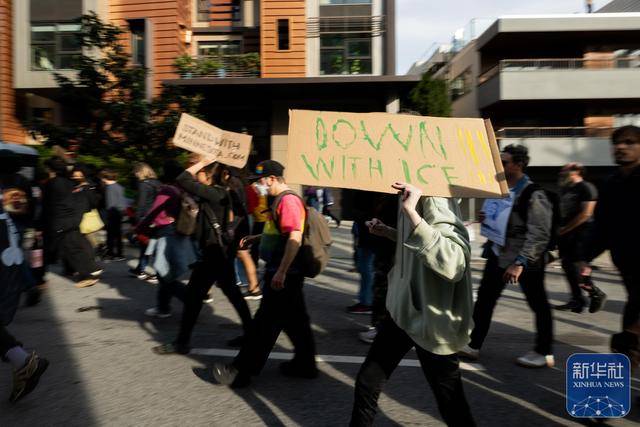 鏡頭直擊 | 抗議暴力移民執(zhí)法 全美至少300城參加