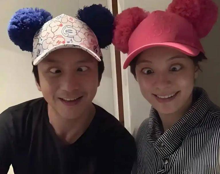 “全家移民”真相大白僅半年，43歲孫儷再傳喜訊，張藝謀真沒撒謊