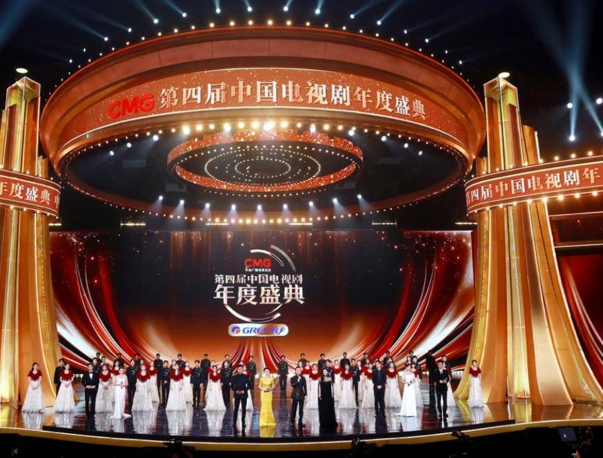 “全家移民”真相大白僅半年，43歲孫儷再傳喜訊，張藝謀真沒撒謊