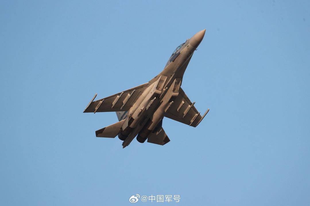 一鍵收藏！解鎖戰(zhàn)鷹冬日訓(xùn)練最新壁紙