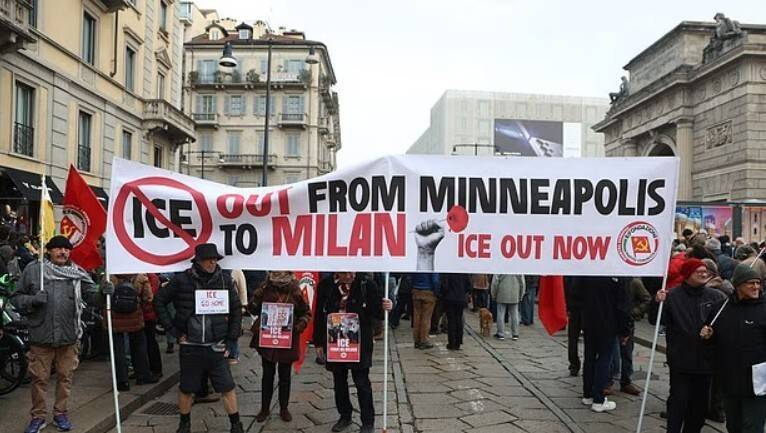 原創(chuàng)意大利示威者米蘭集會，抗議美國移民與海關執(zhí)法局參與冬奧會安保