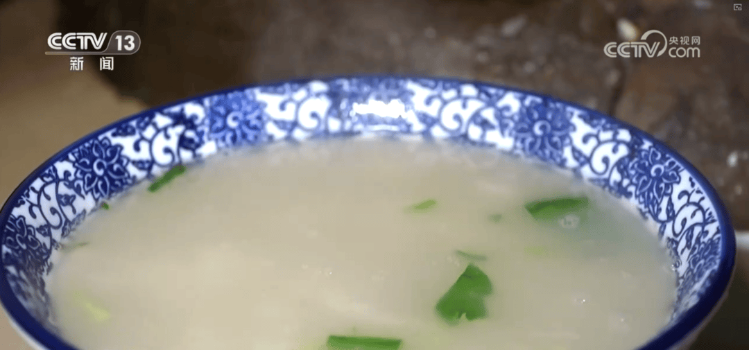 特色小吃串點(diǎn)成線變身“流量密碼” “美食+”延伸文旅消費(fèi)鏈條