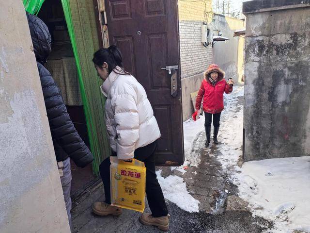 東慧公益攜手尚德公益走進(jìn)新橋路中學(xué)開(kāi)展需求調(diào)研與新春慰問(wèn)