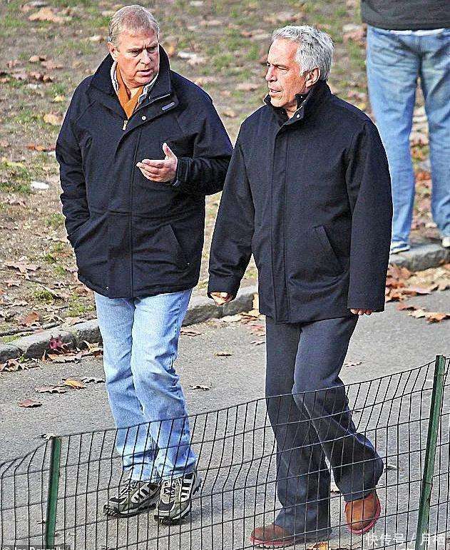 原創(chuàng)愛(ài)潑斯坦在廚房追逐女孩，安德魯跪伏在女性身上，馬斯克問(wèn)最瘋狂的派對(duì)