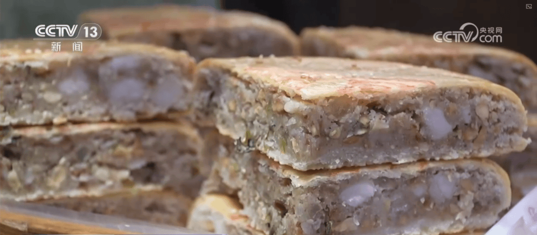 特色小吃串點(diǎn)成線變身“流量密碼” “美食+”延伸文旅消費(fèi)鏈條