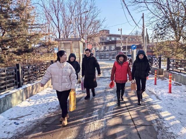 東慧公益攜手尚德公益走進(jìn)新橋路中學(xué)開(kāi)展需求調(diào)研與新春慰問(wèn)