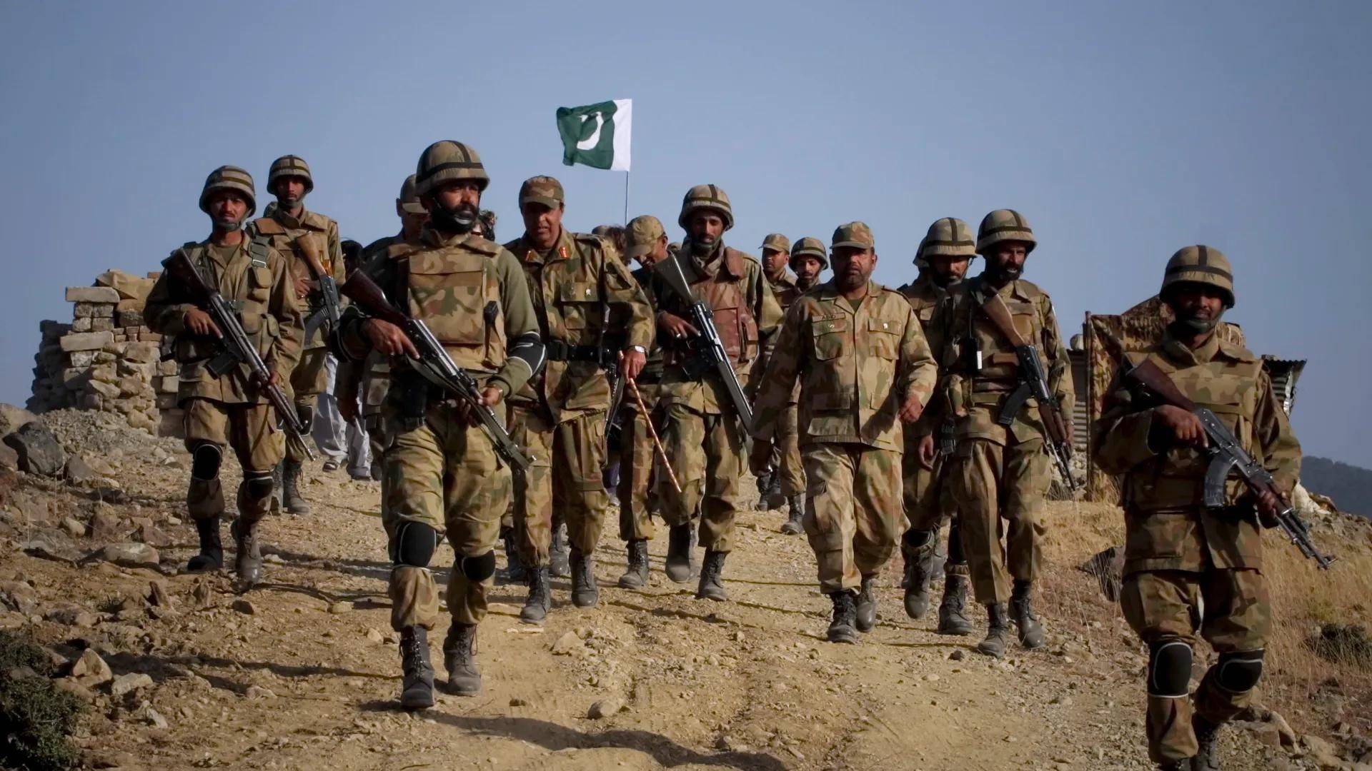 血拼一夜！千名叛軍死亡沖鋒，巴鐵翼龍大開殺戒：美械武器全被炸