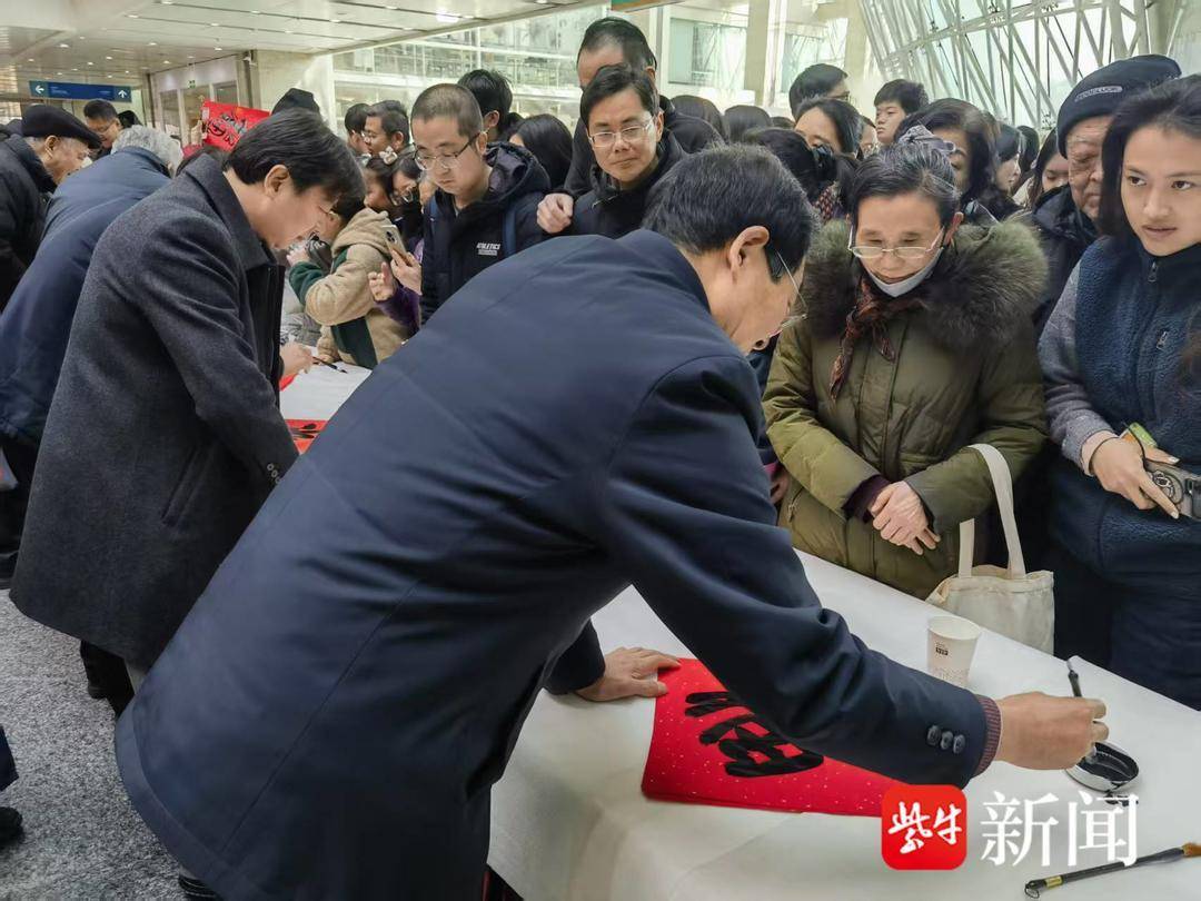 百福賀歲書(shū)法家送福，南京圖書(shū)館“百福墻”啟幕
