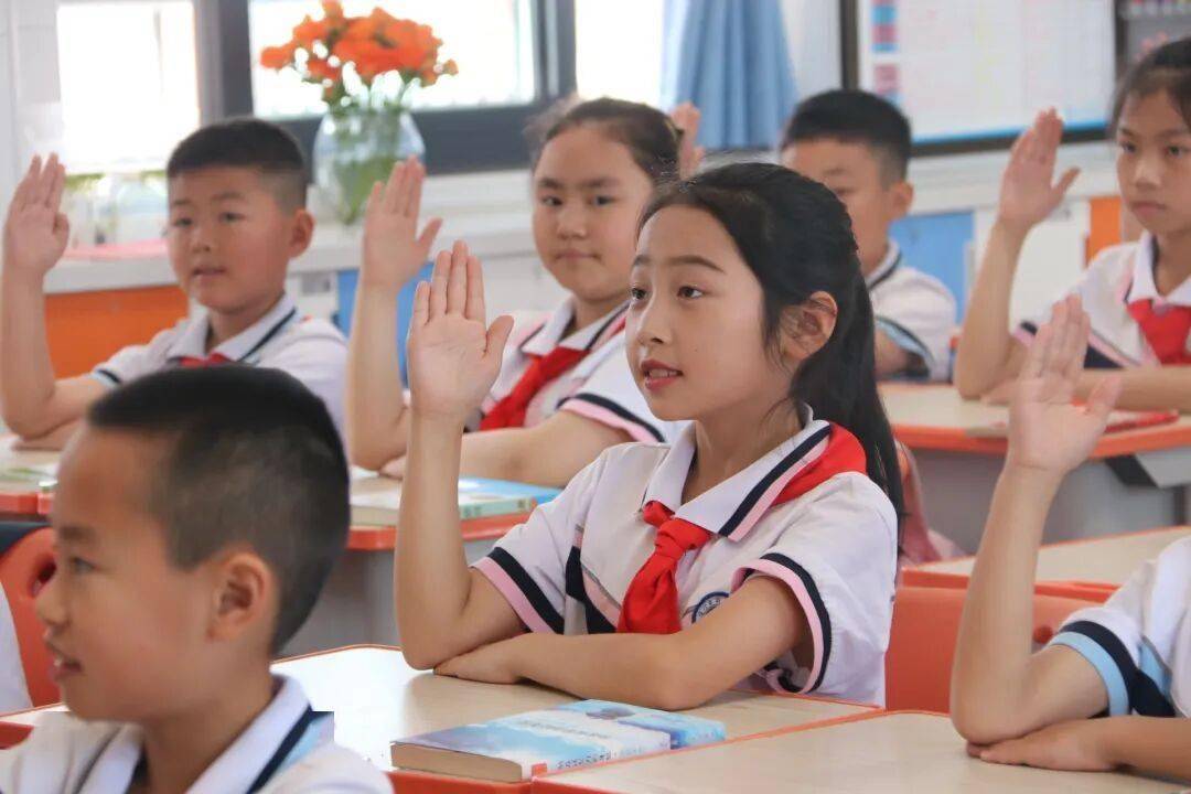 福建廈門：把學(xué)校建在圖書館——記福建省廈門市新教育學(xué)?！鞍褜W(xué)校建在圖書館”閱讀生態(tài)建設(shè)