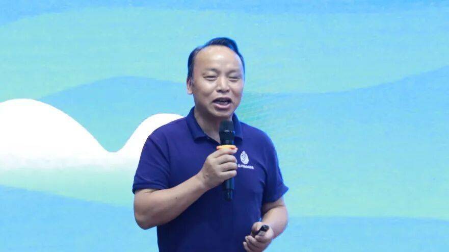 福建廈門：把學(xué)校建在圖書館——記福建省廈門市新教育學(xué)?！鞍褜W(xué)校建在圖書館”閱讀生態(tài)建設(shè)