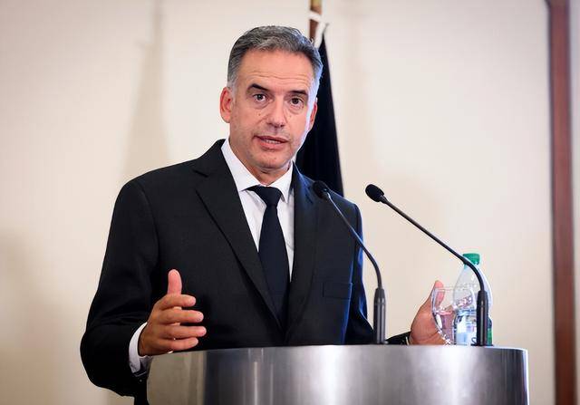 原創(chuàng)烏國領(lǐng)導(dǎo)人率“最大”代表團(tuán)訪華，中方高規(guī)格接待，總統(tǒng)奧爾西收到1份重禮！