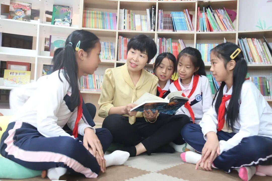 福建廈門：把學(xué)校建在圖書館——記福建省廈門市新教育學(xué)校“把學(xué)校建在圖書館”閱讀生態(tài)建設(shè)
