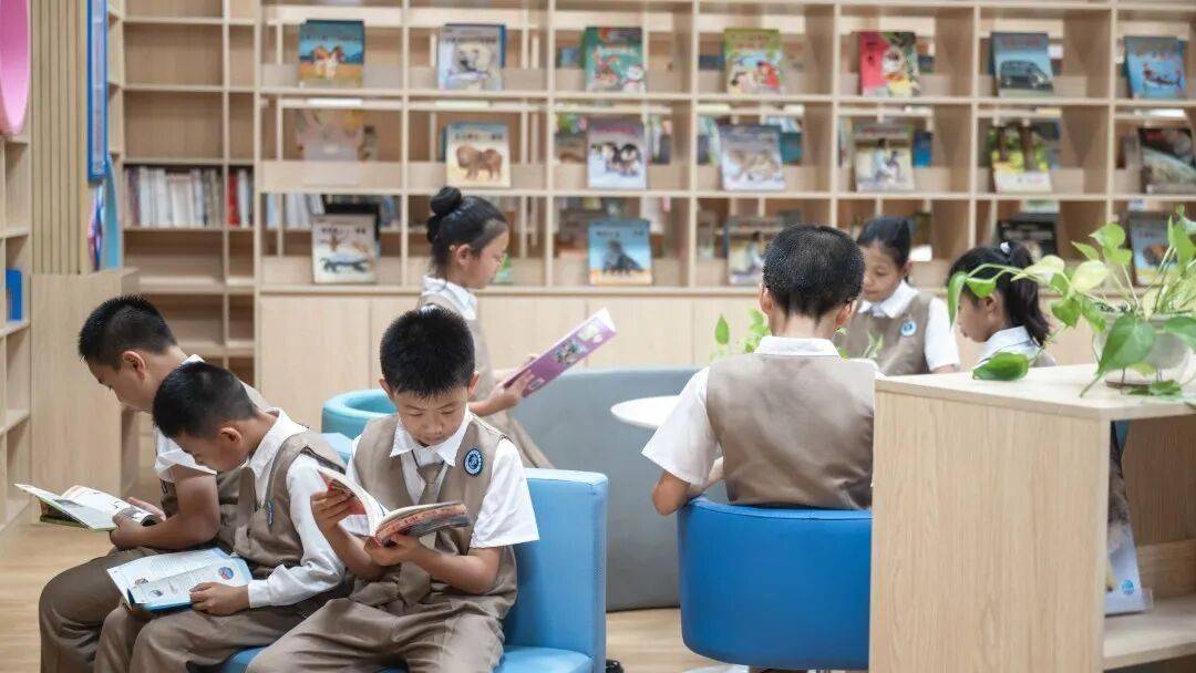 福建廈門：把學(xué)校建在圖書館——記福建省廈門市新教育學(xué)?！鞍褜W(xué)校建在圖書館”閱讀生態(tài)建設(shè)