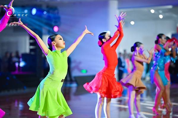 黑池舞蹈節(jié)（中國(guó)）全國(guó)總決賽正式啟幕于虹口北外灘奏響國(guó)際舞蹈華章