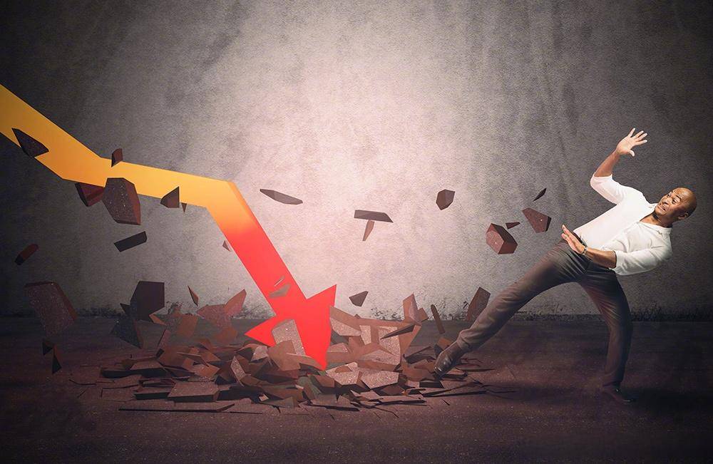 【美股爆發(fā)AI恐慌！#Anthropic新工具掀軟件股拋售# ，路透盤中跌超20%】這輪拋售中法律軟件和數據服務公司首當其沖。大摩分析師認為，Anthropic為法律領域推出的新功能加劇了行業(yè)競爭。Jefferies的交易員稱SaaS股票遭遇末日式拋售，“人們只是拋售一切，不在乎價格”；如...