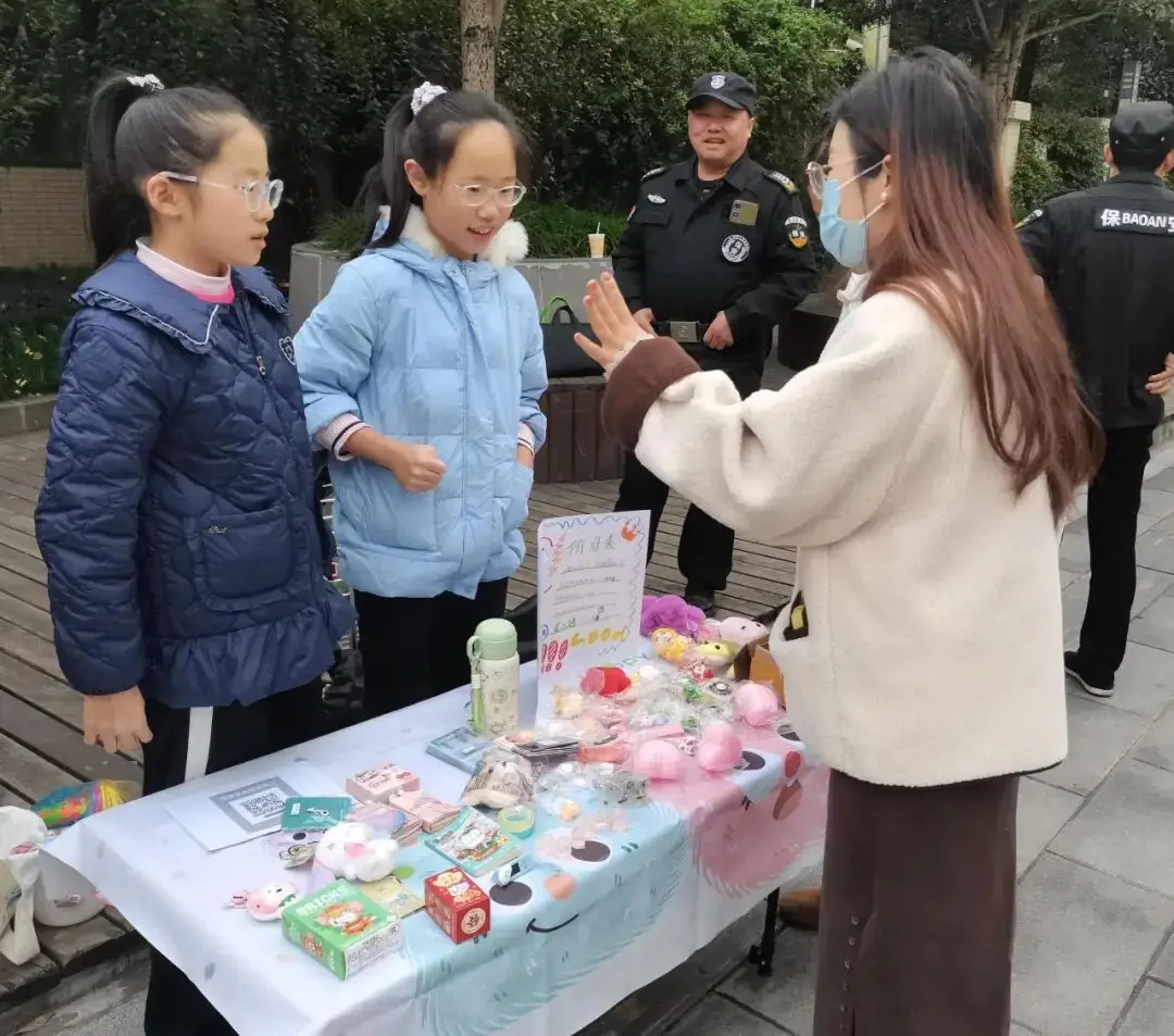 從“職業(yè)懵懂”到“商業(yè)實戰(zhàn)” 這所小學把職業(yè)體驗課程開進真實社會