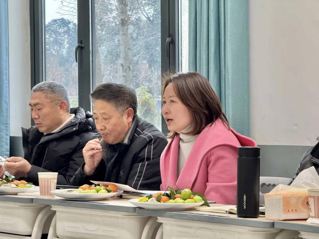 提升育人智慧，共筑成長(zhǎng)橋梁！天翼高級(jí)中學(xué)全體班主任工作座談會(huì)，傾聽、分享、賦能！