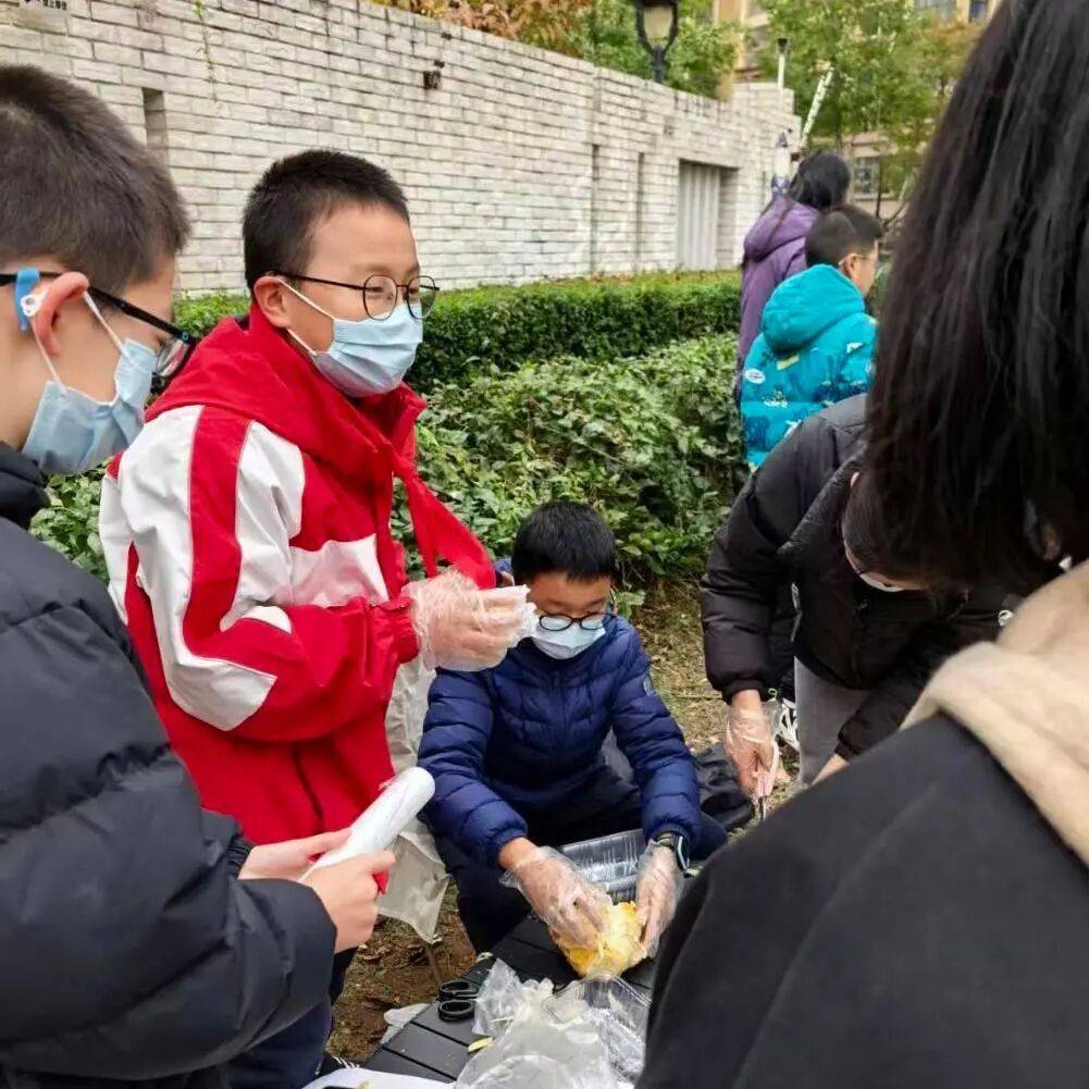 從“職業(yè)懵懂”到“商業(yè)實戰(zhàn)” 這所小學把職業(yè)體驗課程開進真實社會