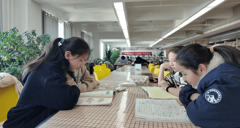特克斯縣新華書店、圖書館成假期熱門打卡地