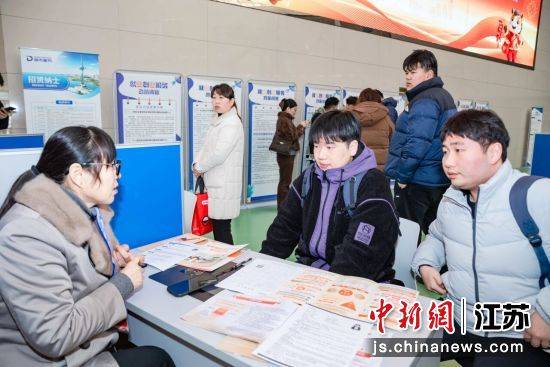 鹽城舉辦迎新春高校畢業(yè)生專場招聘會(huì)