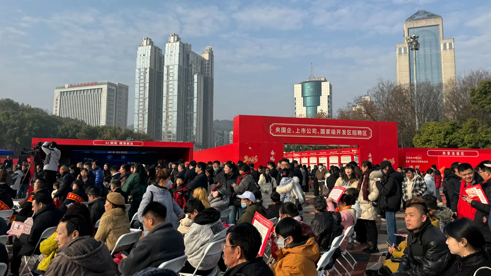 湖北啟動(dòng)2026年“春風(fēng)行動(dòng)” 3000余場(chǎng)招聘會(huì)供給超80萬(wàn)個(gè)崗位