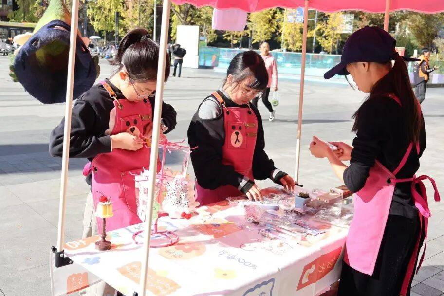 從“職業(yè)懵懂”到“商業(yè)實戰(zhàn)” 這所小學把職業(yè)體驗課程開進真實社會