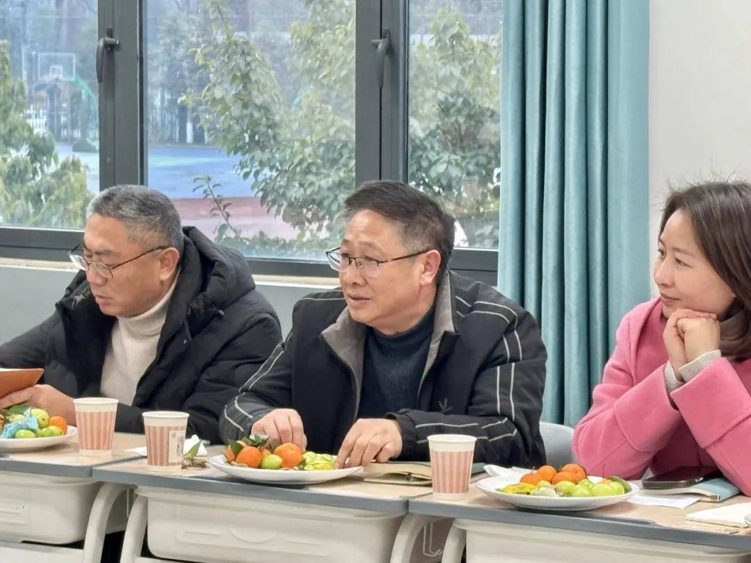 提升育人智慧，共筑成長(zhǎng)橋梁！天翼高級(jí)中學(xué)全體班主任工作座談會(huì)，傾聽、分享、賦能！