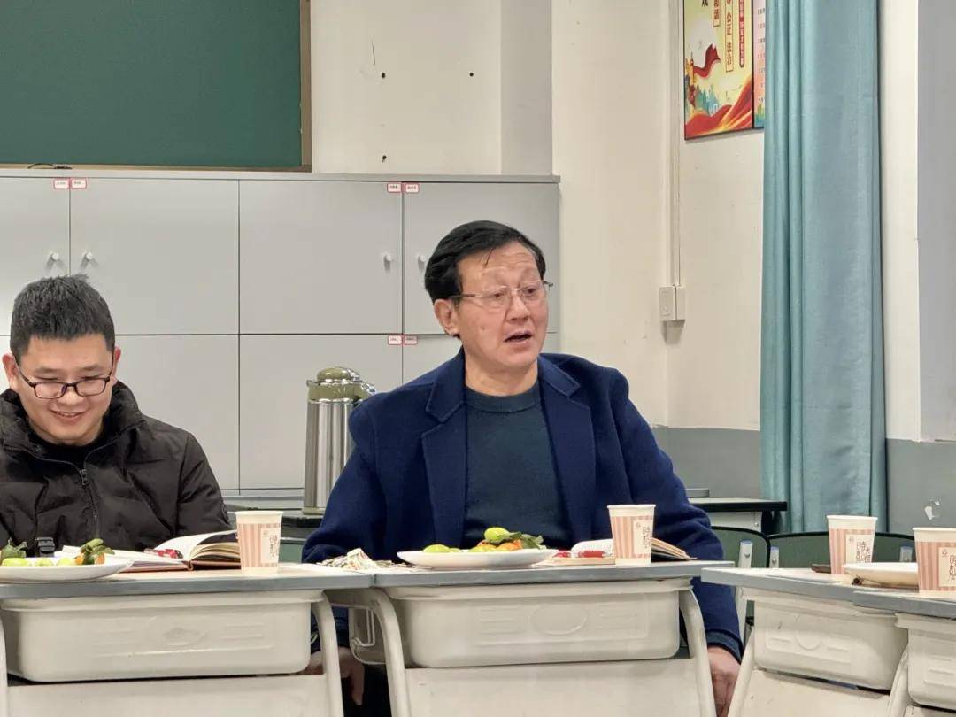 提升育人智慧，共筑成長(zhǎng)橋梁！天翼高級(jí)中學(xué)全體班主任工作座談會(huì)，傾聽、分享、賦能！