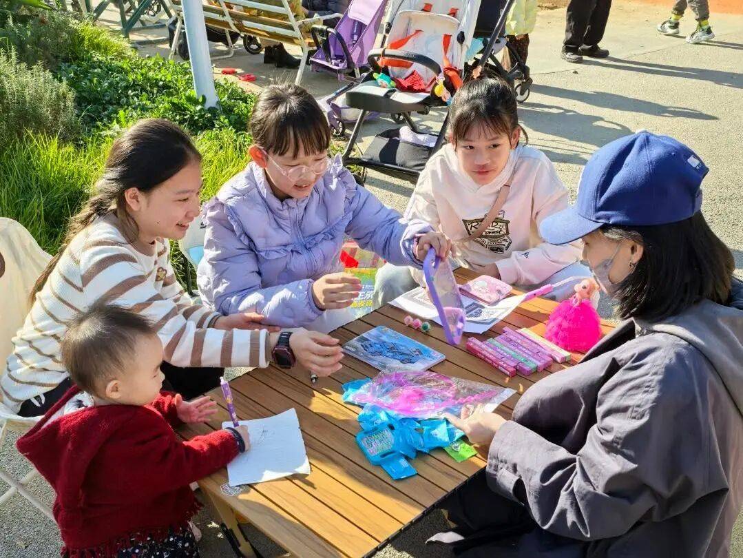 從“職業(yè)懵懂”到“商業(yè)實戰(zhàn)” 這所小學把職業(yè)體驗課程開進真實社會