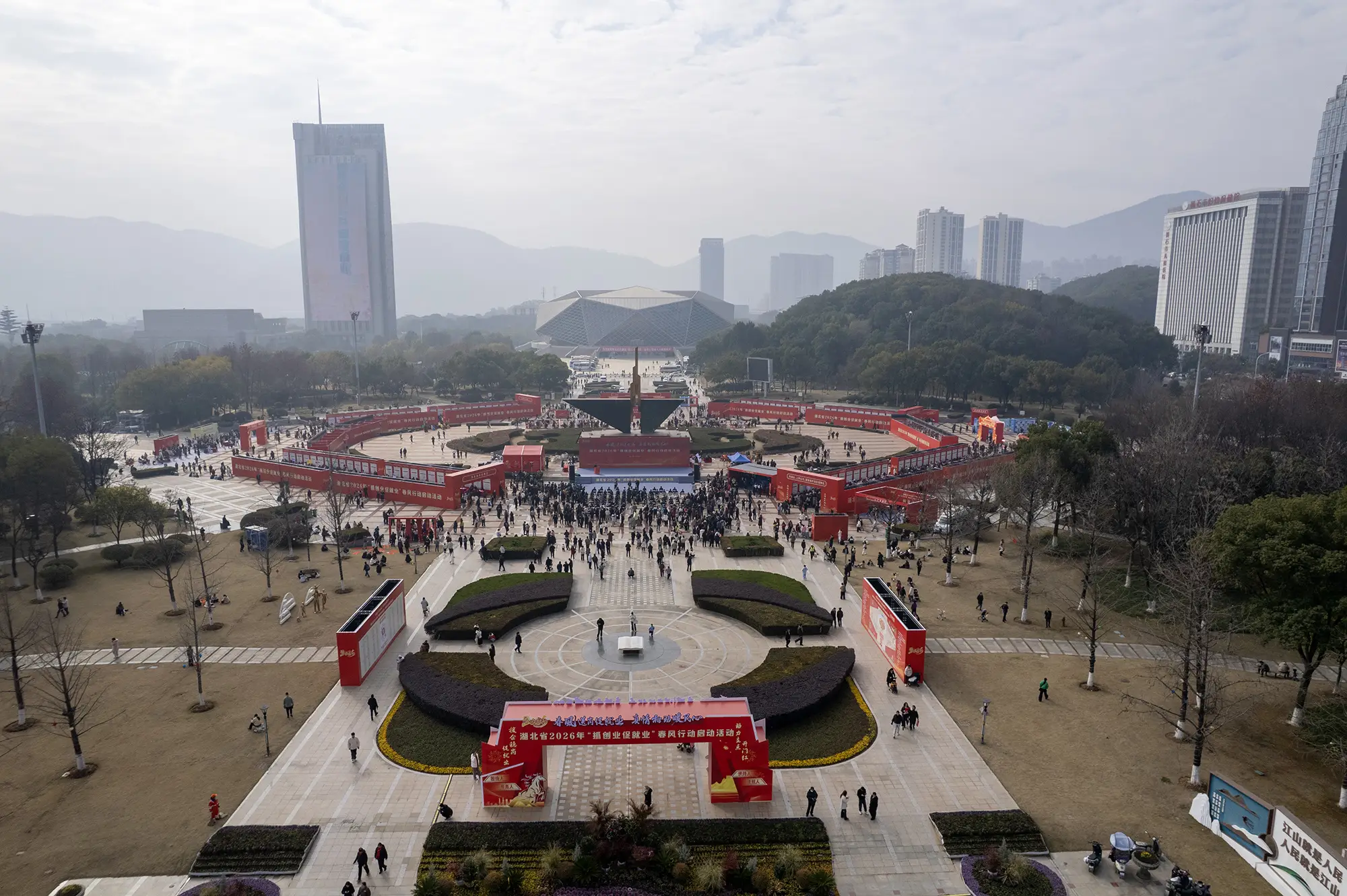 湖北啟動2026年“春風(fēng)行動” 3000余場招聘會供給超80萬個崗位