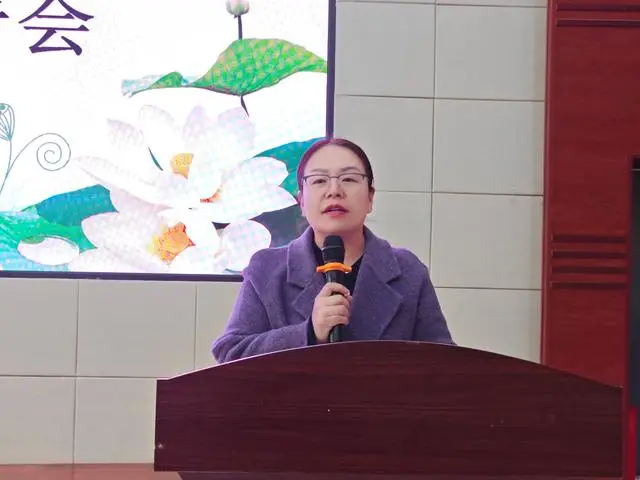 鄭州高新區(qū)蓮花街小學(xué)召開工作述職報(bào)告會(huì)