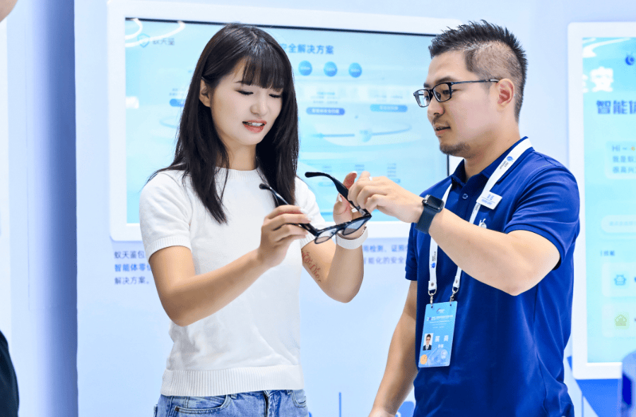 原創(chuàng)當(dāng)AI眼鏡學(xué)會掃福，一切有點不一樣了