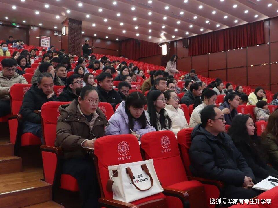 鄭州經(jīng)濟(jì)技術(shù)開發(fā)區(qū)八一中學(xué)教研科研，深耕課堂改革，賦能師生成長