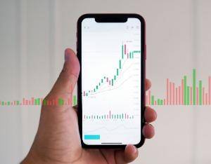 文化傳媒局部活躍，名雕股份盤中上演“地天板” 橫店影視7天6板