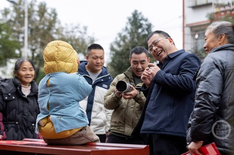 年味滿(mǎn)鄉(xiāng)間 “文藝快遞”新春進(jìn)基層